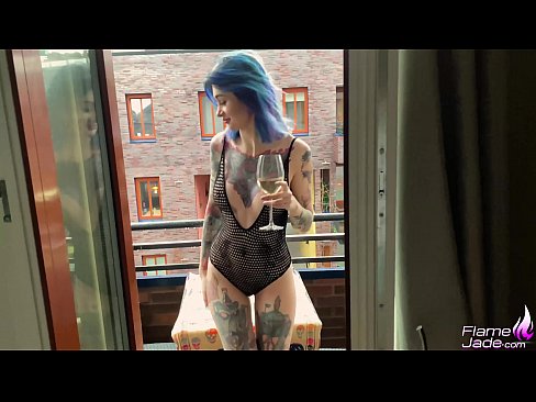 ❤️ Sjajna djevojka sisa gutljajem i strastveno jebe pod otvorenim nebom Analni video na bs.fullpornercom.ru ️❤